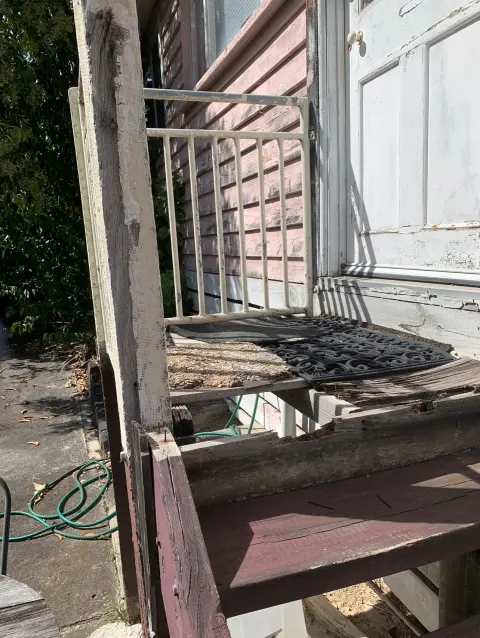 Back platform rebuilt, Ivanhoe: photo 2 of 6